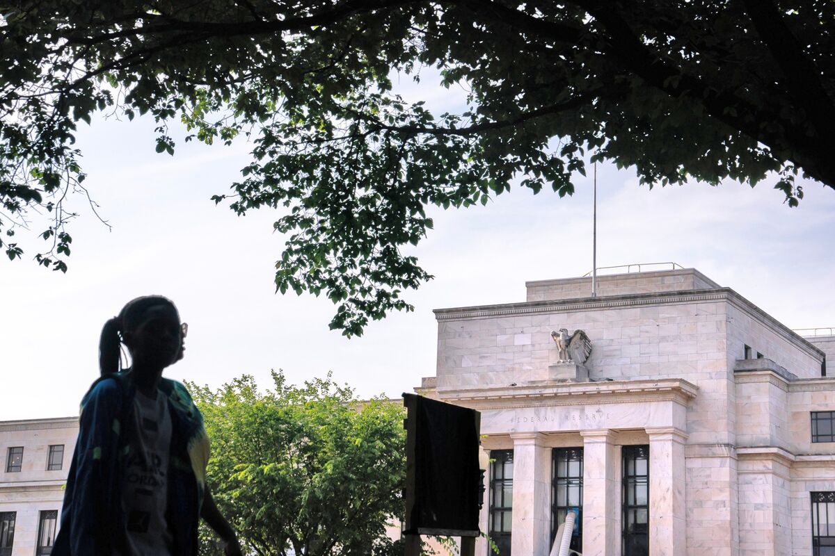 Stock Bulls Cast Wary Eye on Global Bond Slump as Fed Looms