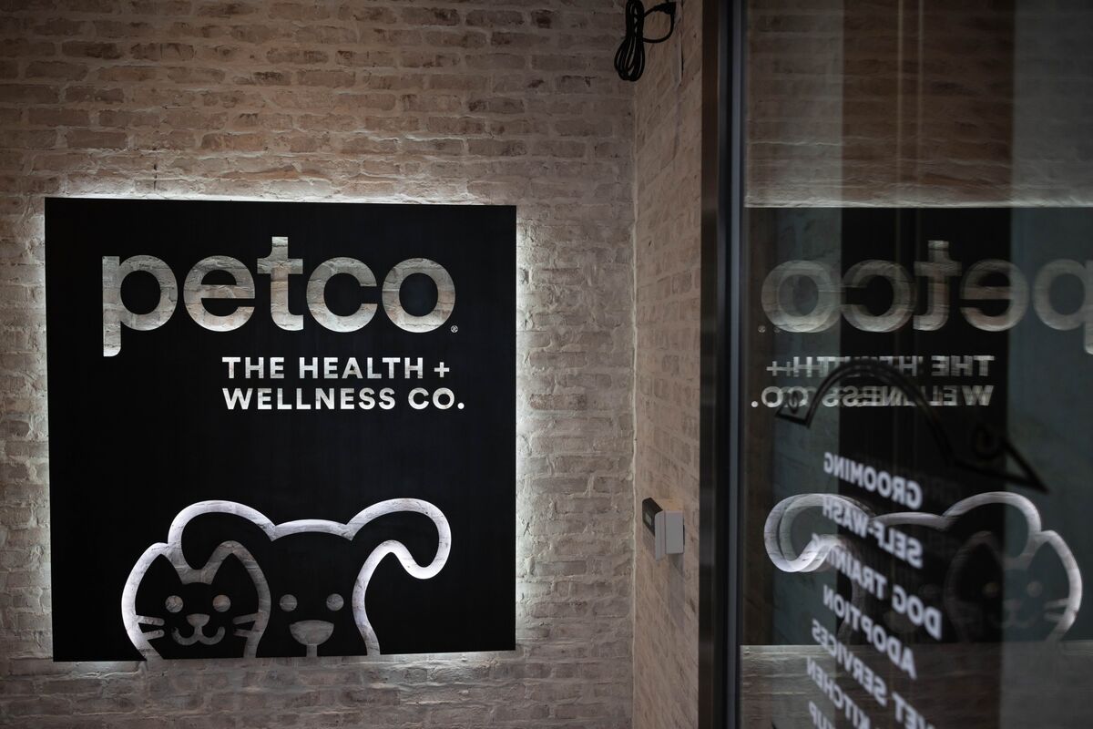 bloomberg.com - Ann Gehan - Petco Services, Auto-Ship Sales Grow as Turnaround Continues