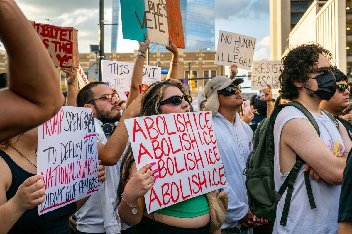 🟪"Texas: 5.000 Soldati e 2.000 Agenti di Polizia in Supporto alle Forze Locali per le Manifestazioni del Weekend"