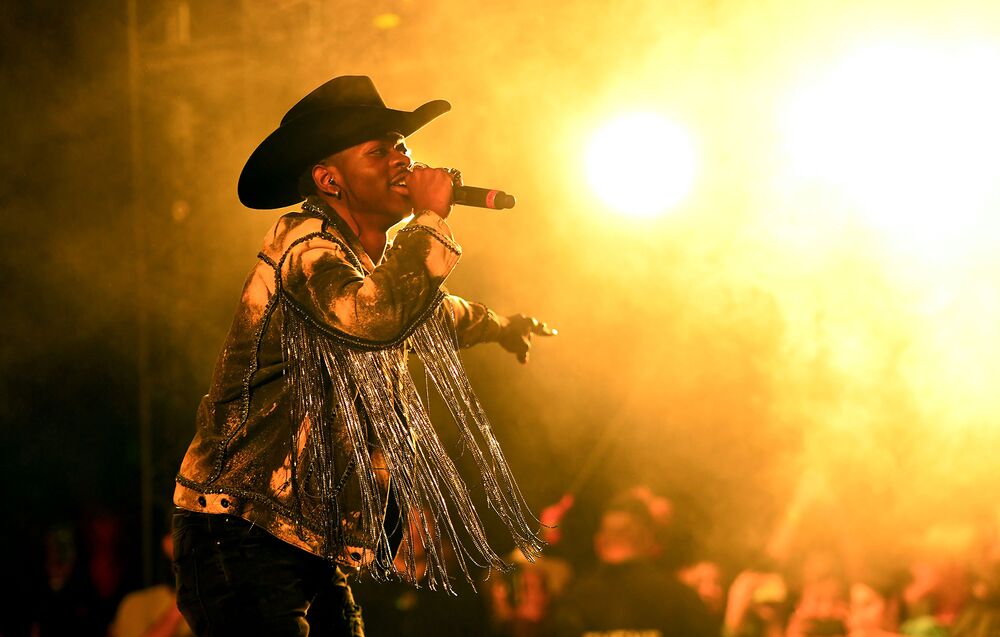Lil Nas X S Old Town Road Sets Record For Longest Run At No 1
