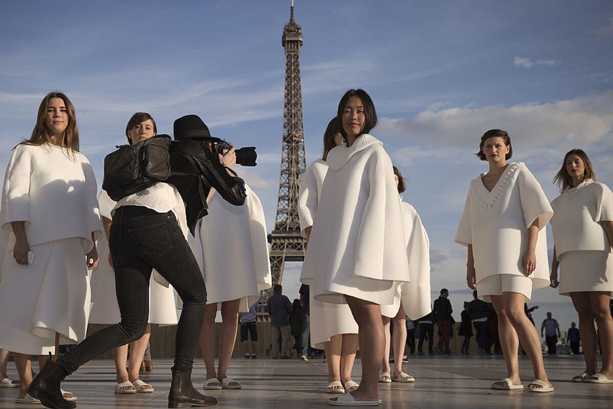 Environmental Activists Target Fondation Louis Vuitton for French