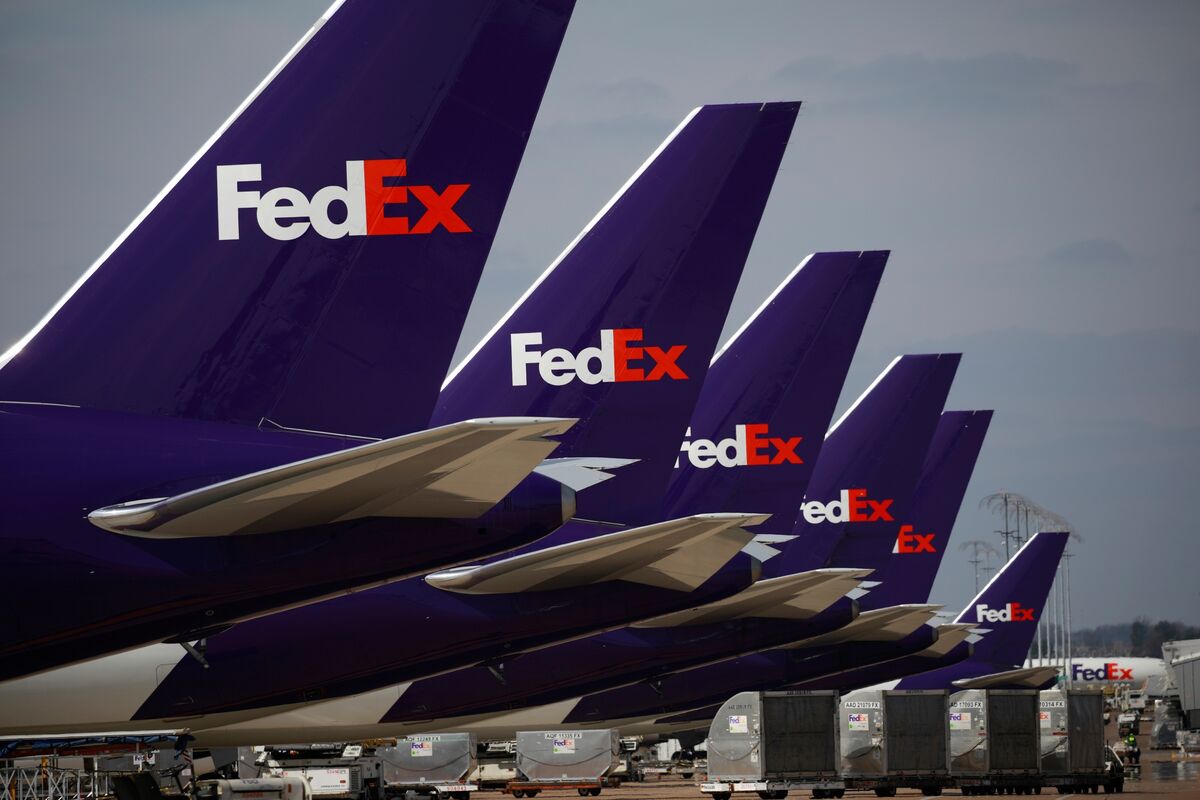 FedEx's Stock Has Biggest Drop in Over 40 Years After Forecast