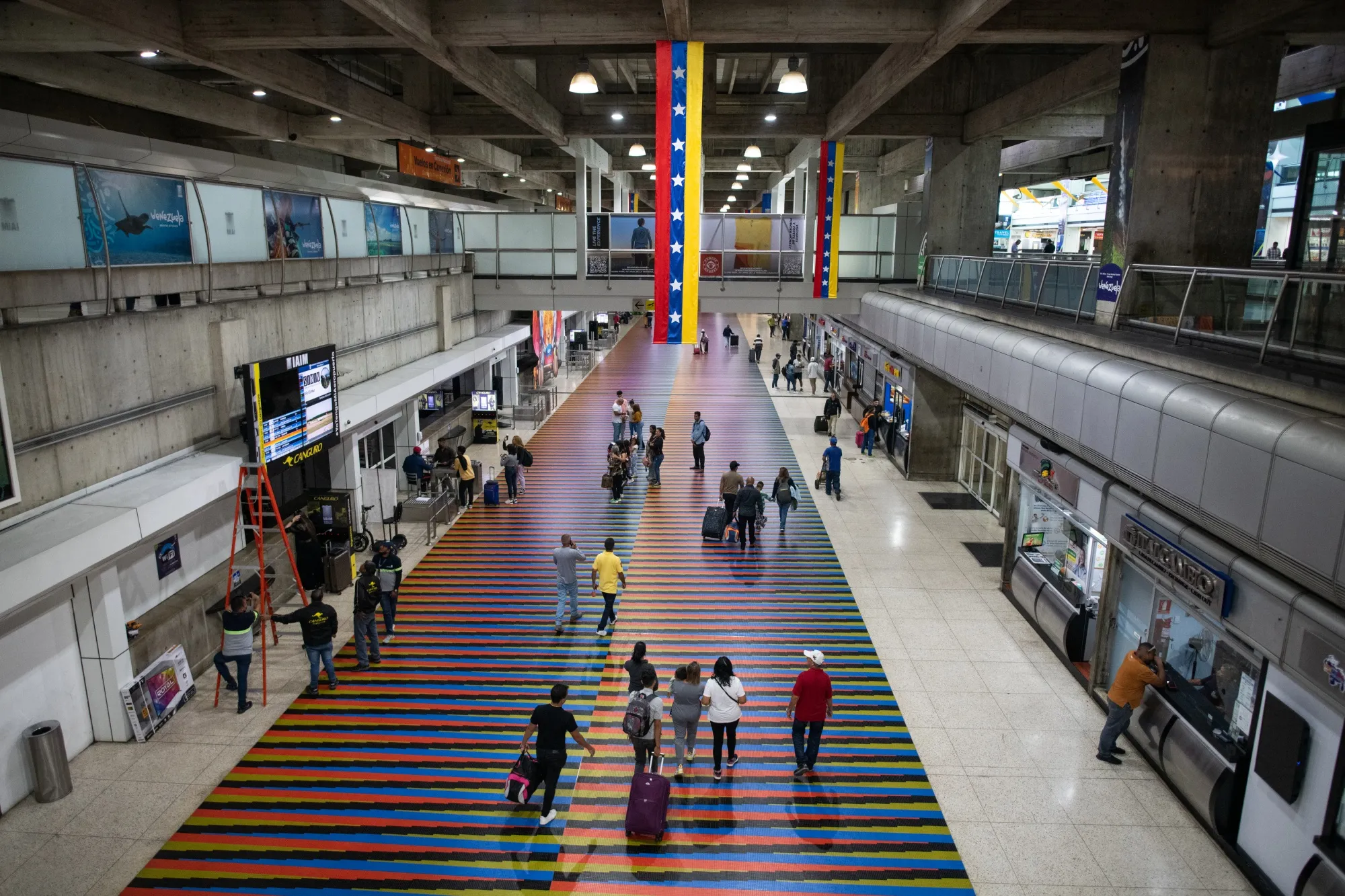 Travelers at Simón Bolivar International Airport in 2023.
