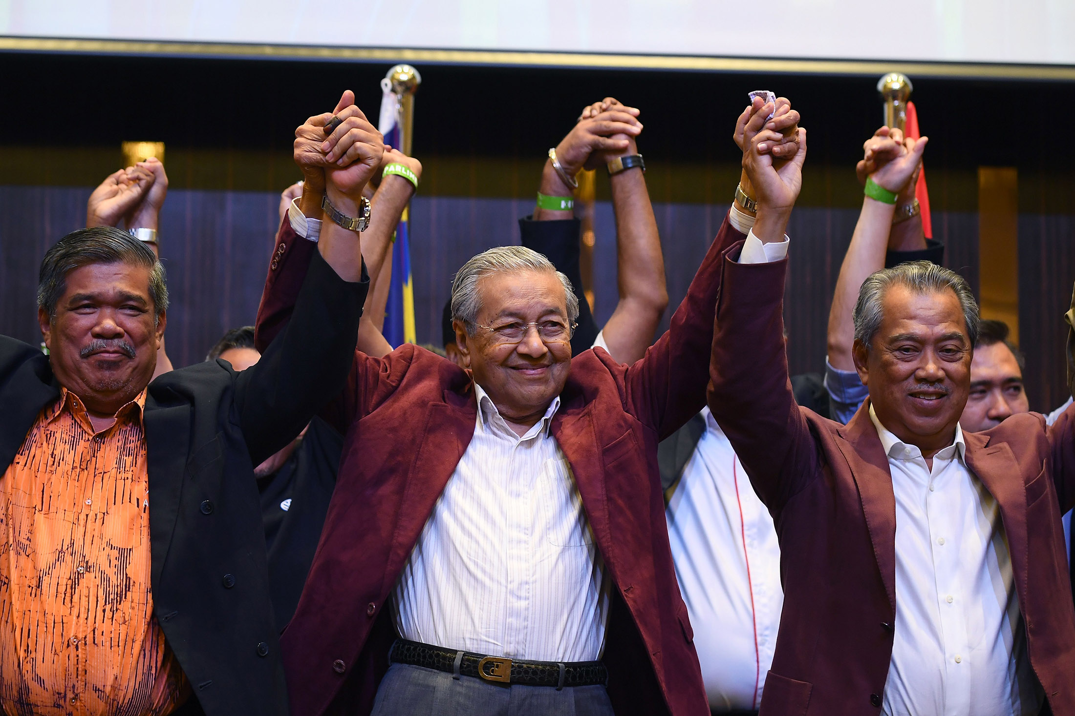マレーシア選挙、野党の92歳マハティール氏が勝利－政権交代へ - Bloomberg