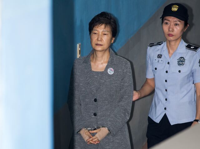 Former South Korea Leader Park Sentenced to 24 Years in Jail - Bloomberg