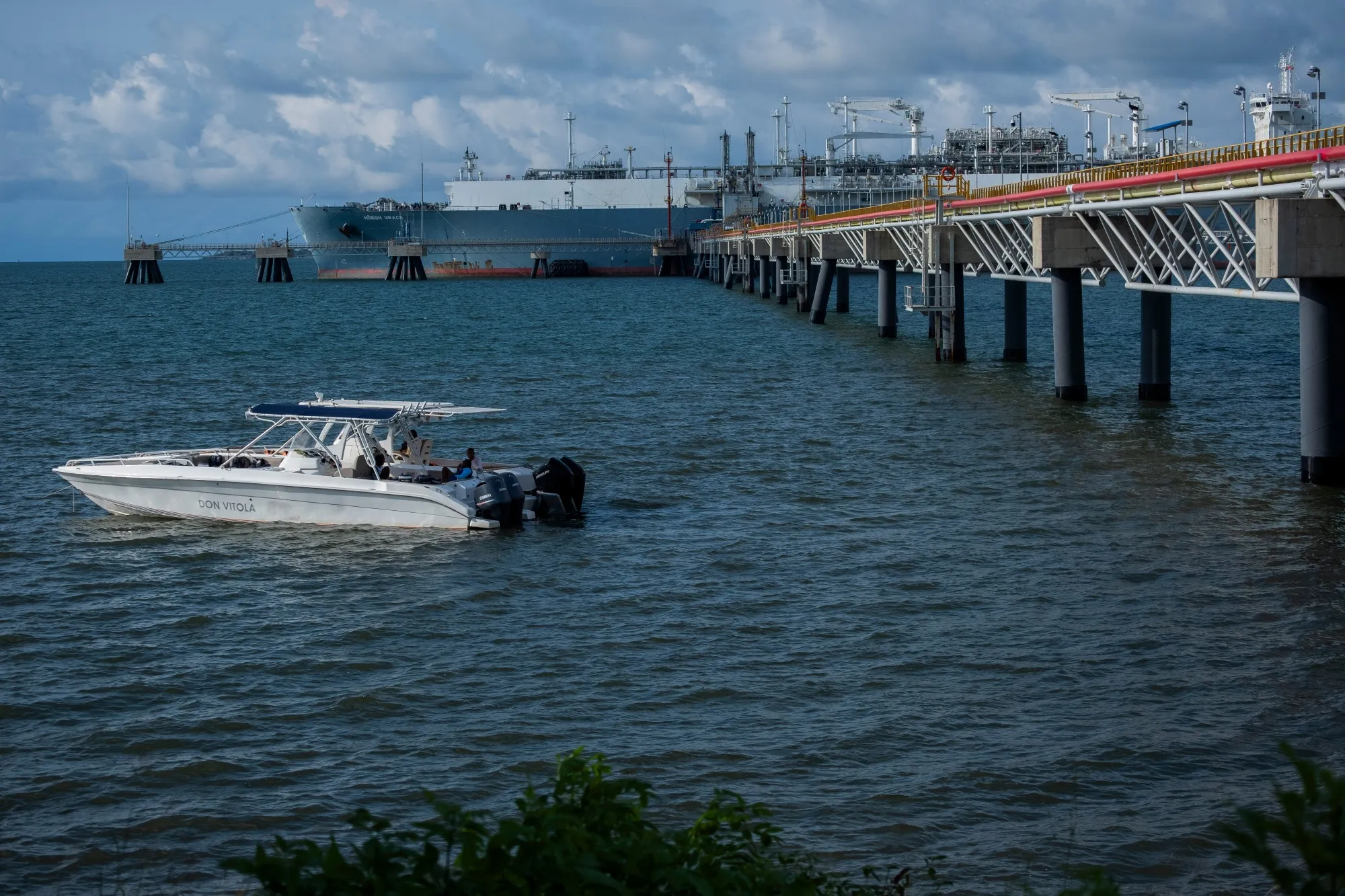El puerto de gas natural licuado de Promigas SA SPEC en Cartagena, departamento de Bolívar, Colombia.