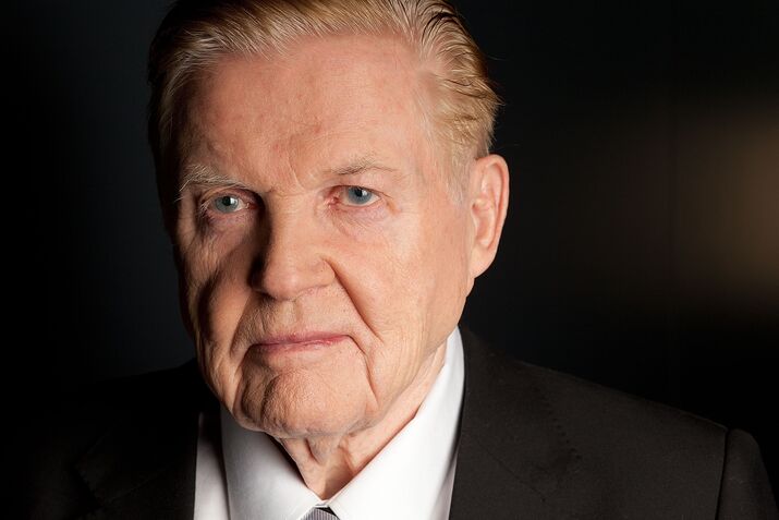 Robert Mundell Says Moving Yuan Not Best Way To Tame China Inflation