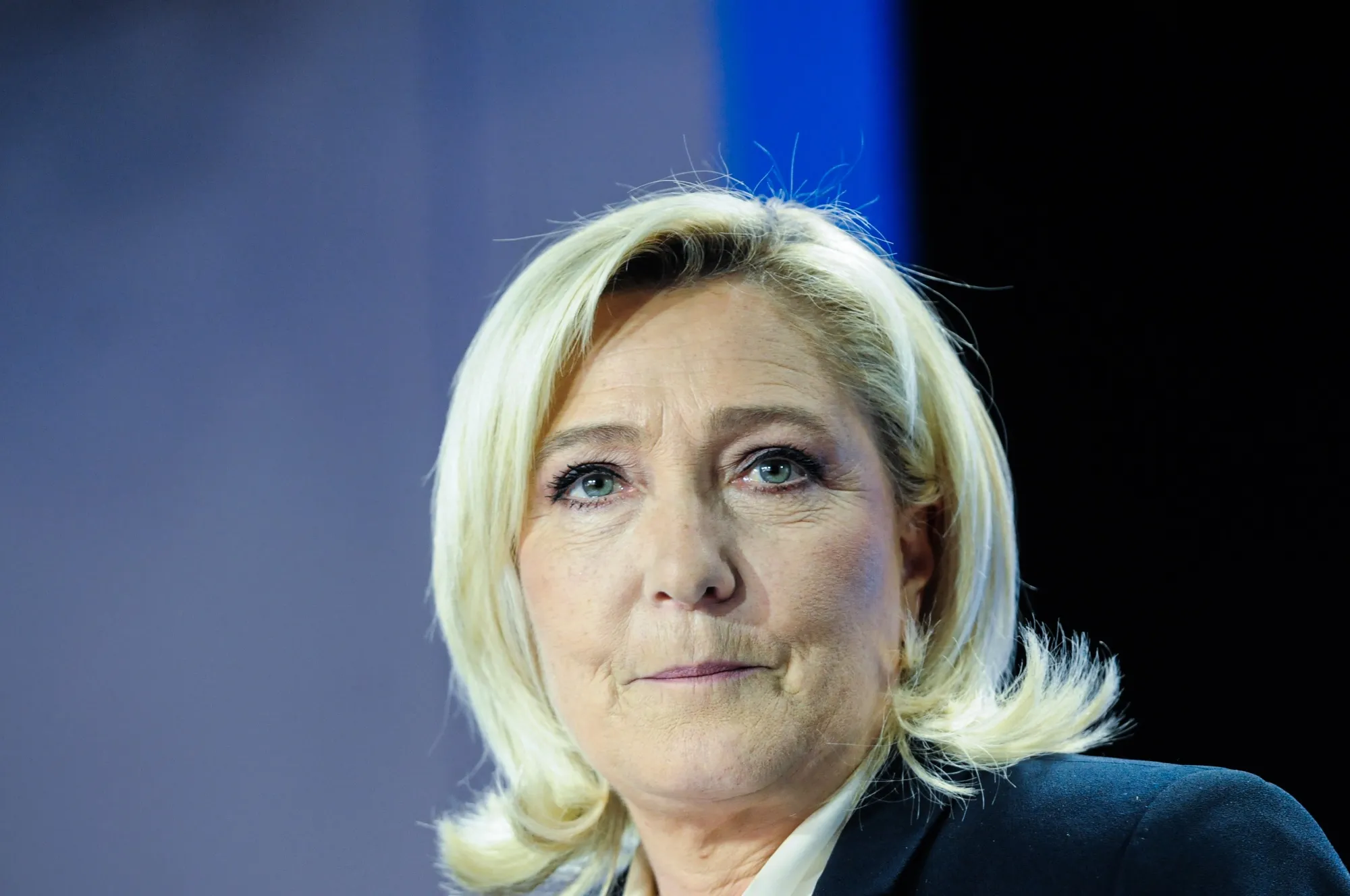 Le Pen Rivals Land Blow in Bid to Keep Far Right From Power - Bloomberg 