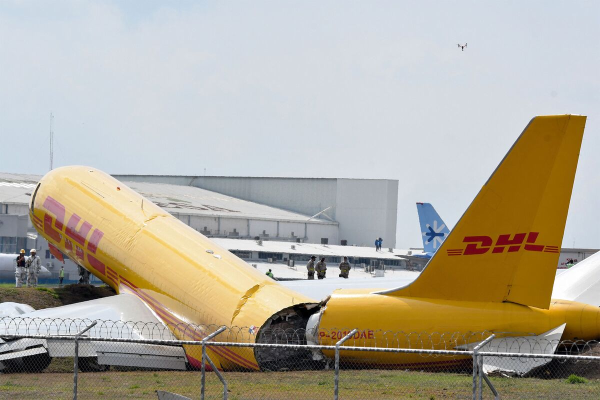 DHL Boeing 757 Cargo Plane Breaks in Two After Emergency Landing in Costa  Rica - Bloomberg