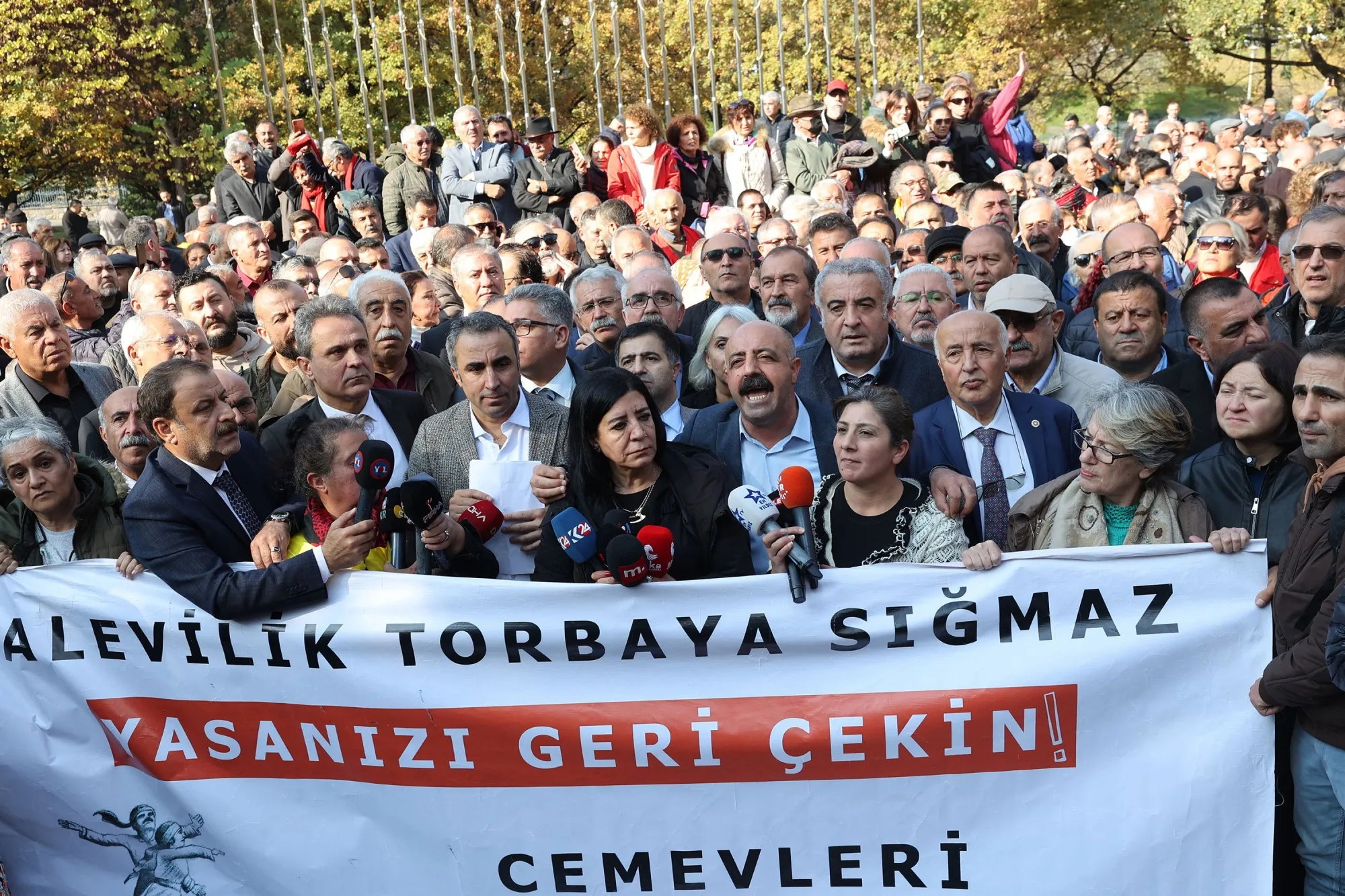 Turkey's Erdogan Reaches Out to Alevi Minority as He Seeks Election Support - Bloomberg