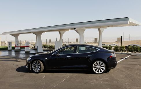 Tesla Billionaire Musk Rails Over New York Times Model S Review