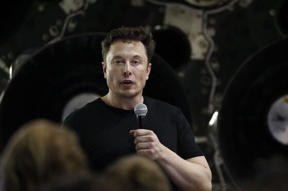 Musk Meets With NASA on SpaceX Launch Key to Flying Astronauts