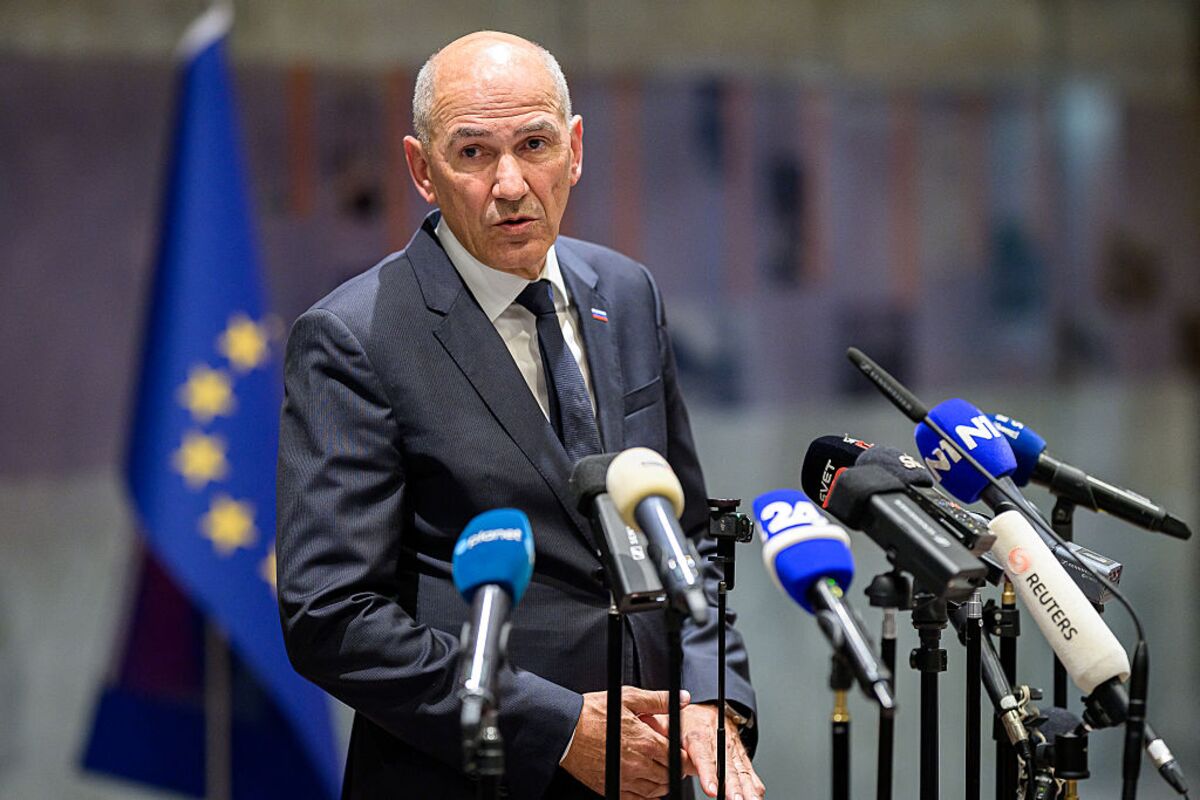 Slovenia Lowers Palestinian Flag From Government Building After Janša Sworn In as Prime Minister