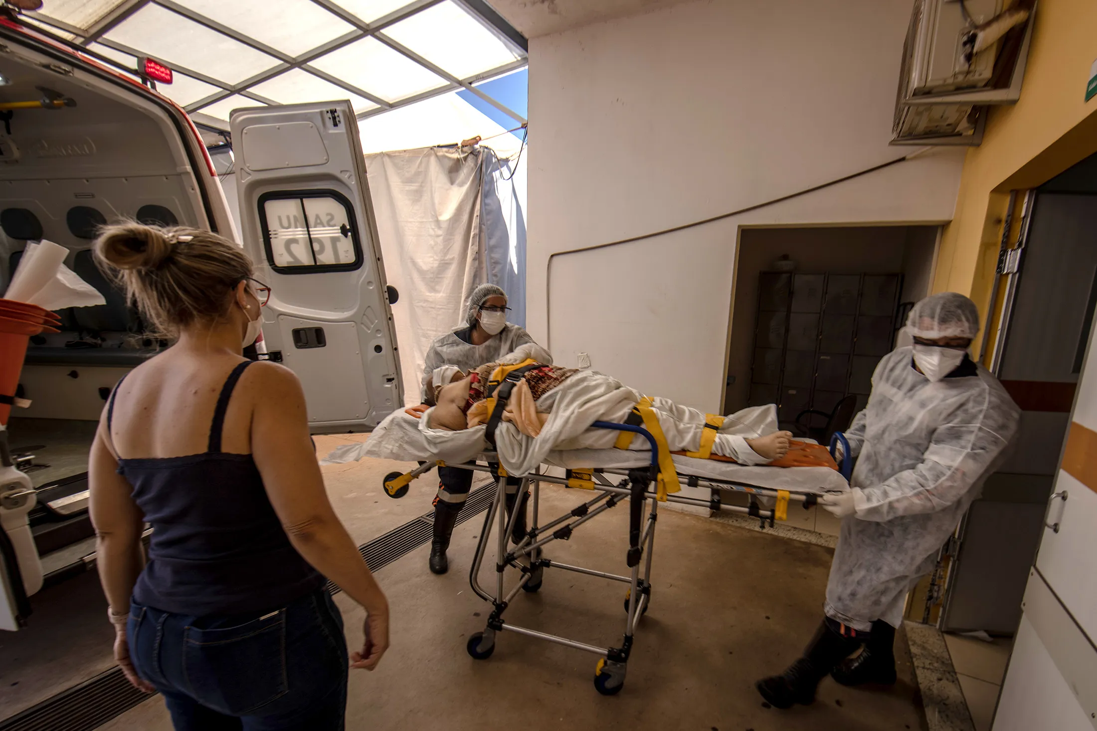 EMTs arrive with a patient at&nbsp;Vila Xavier Hospital in Araraquara, Brazil. The city&nbsp;has seen more Covid-19 deaths in the first two months of the year&nbsp;than in all of 2020.&nbsp;