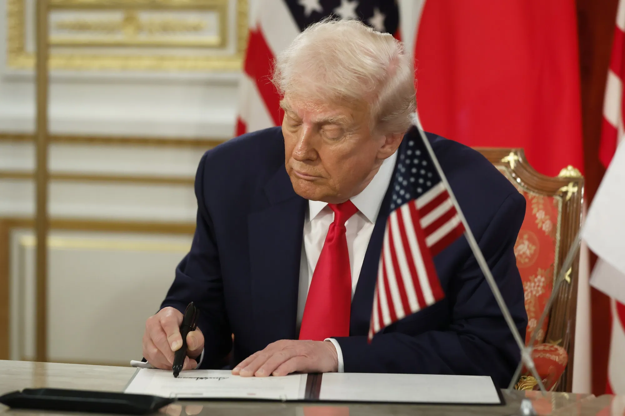 日米両国は日本による5500億ドル規模の対米投資について、「1号案件」を発表した。