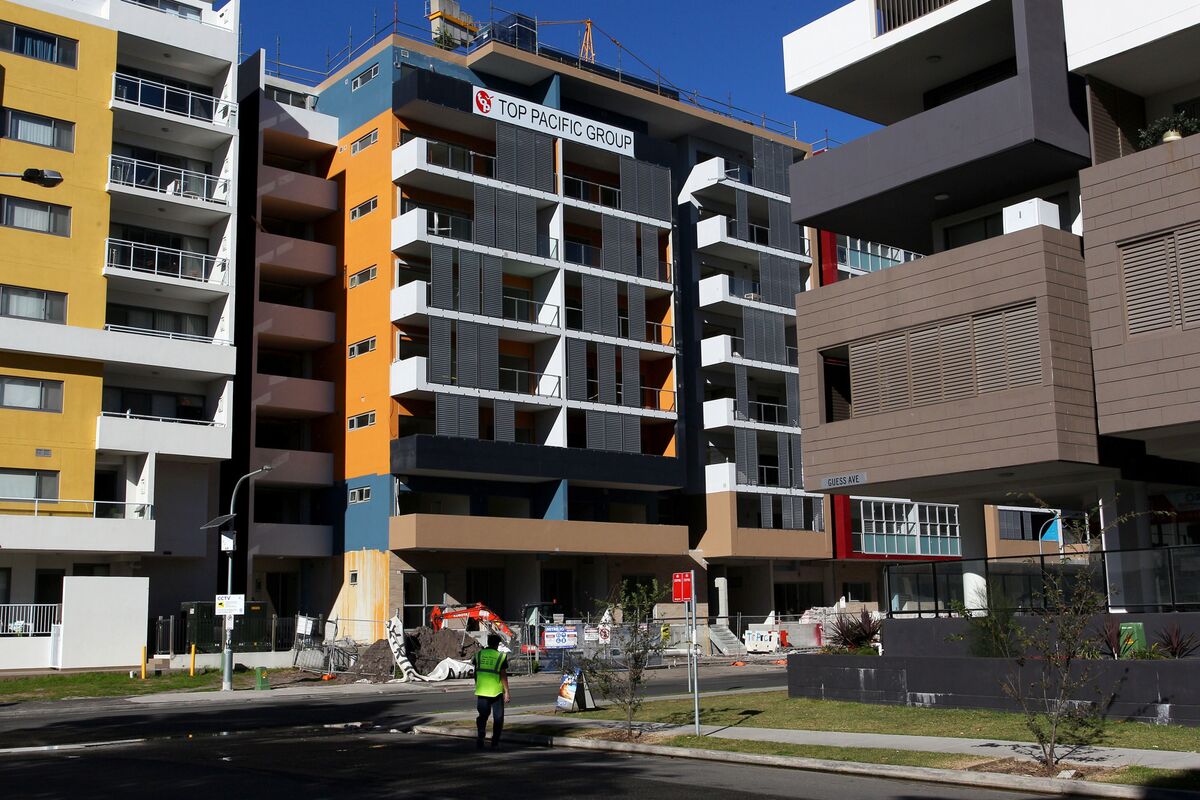 Australia Holds Key Rate as Housing Downturn Threatens Consumers ...