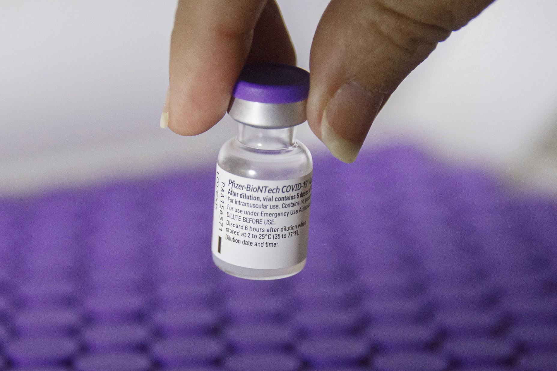 Les travailleurs médicaux de première ligne reçoivent le vaccin Pfizer Covid-19
