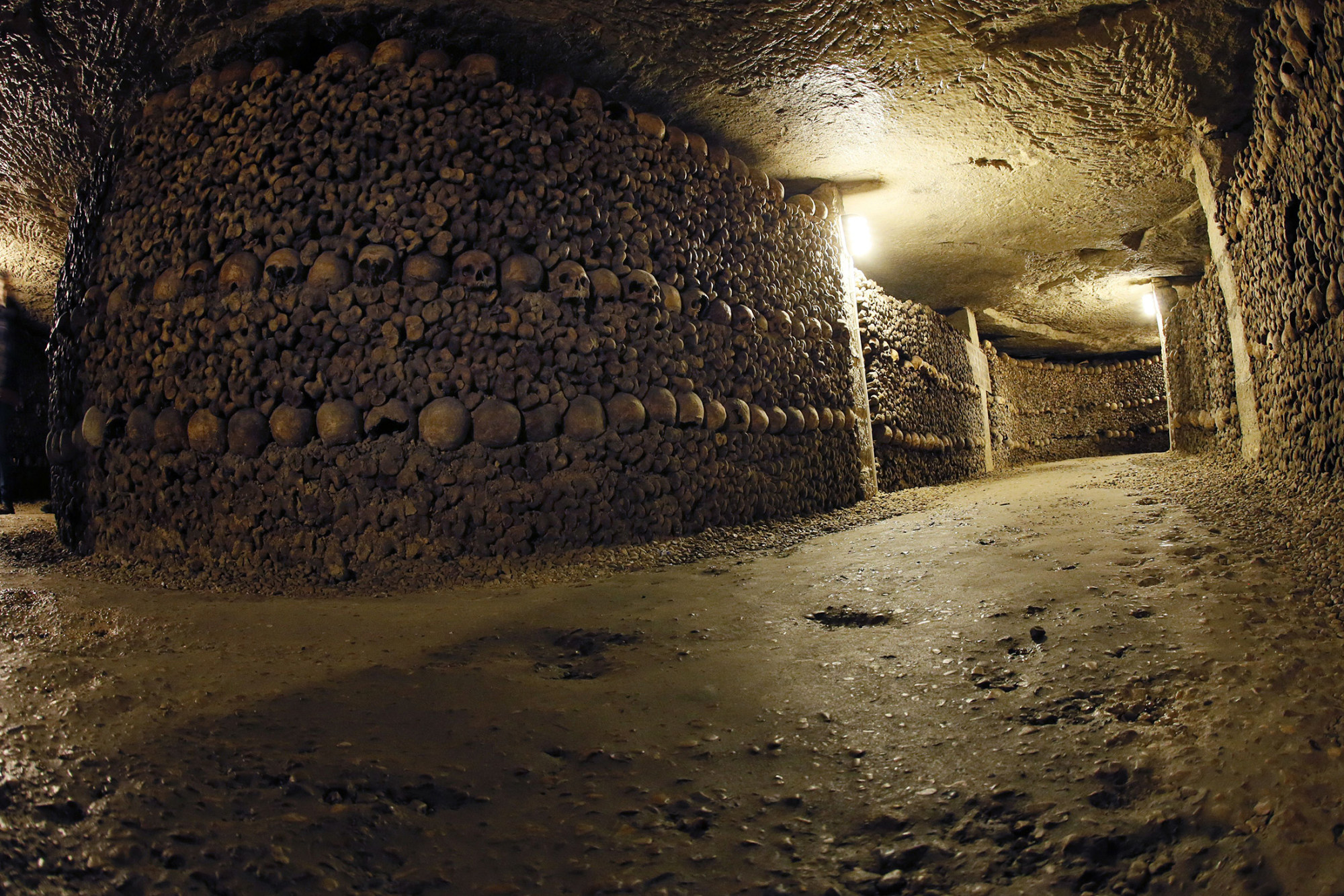 Teens Rescued After 3 Days Lost in Paris Catacombs - Bloomberg