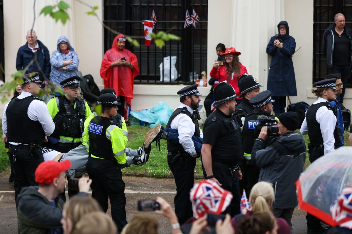 UK Culture Minister Defends Police After Coronation-Day Arrests