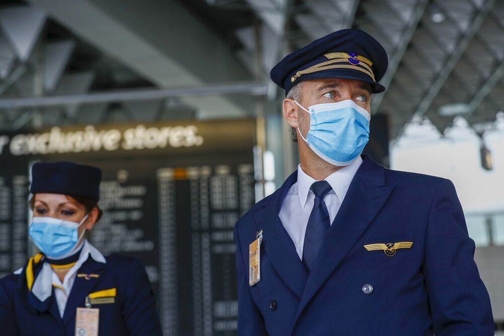 Lufthansa Cabin Crew Vote In Favor Of Collective Agreements Bloomberg
