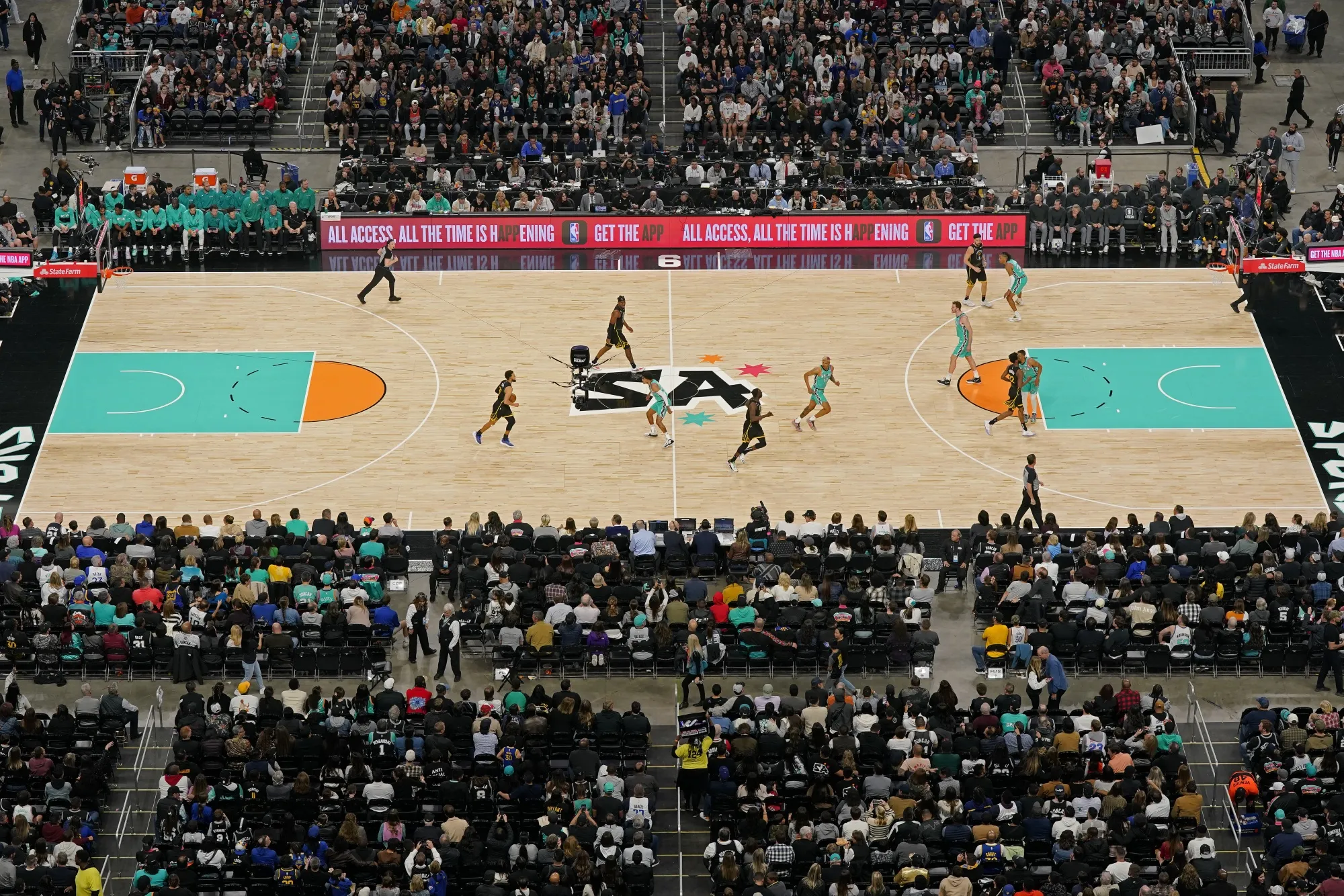 A game between the Golden State Warriors and San Antonio Spurs in 2023.