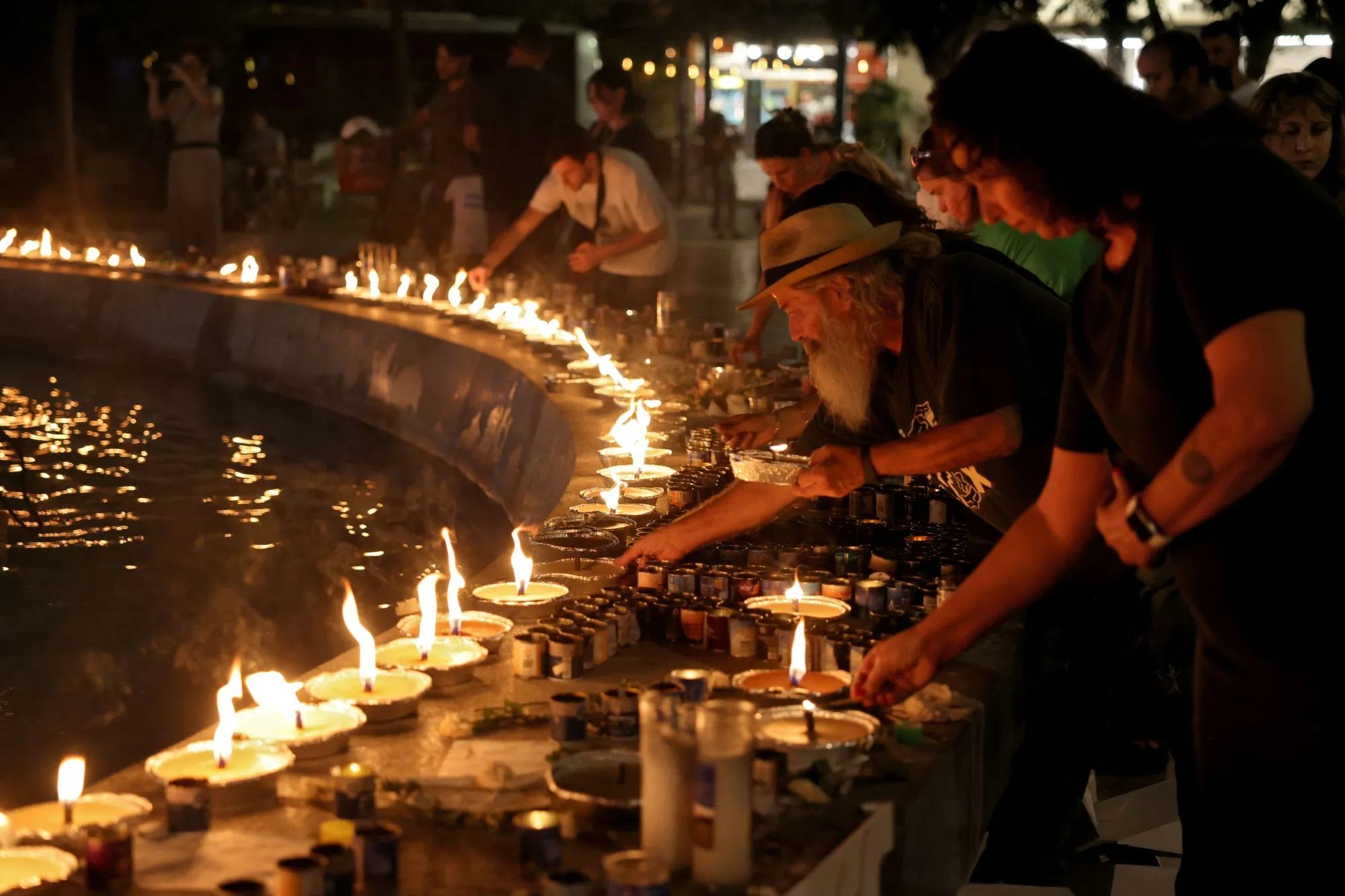 Israelis light candles&nbsp;in memory of the victims of an attack by Hamas militants on Israel on October 7.