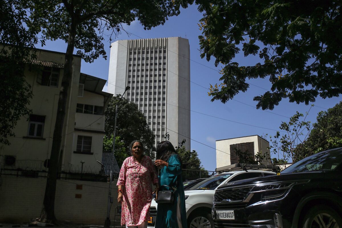 RBI’s Short Dollar Book Hit Record in May Before Policy Measures