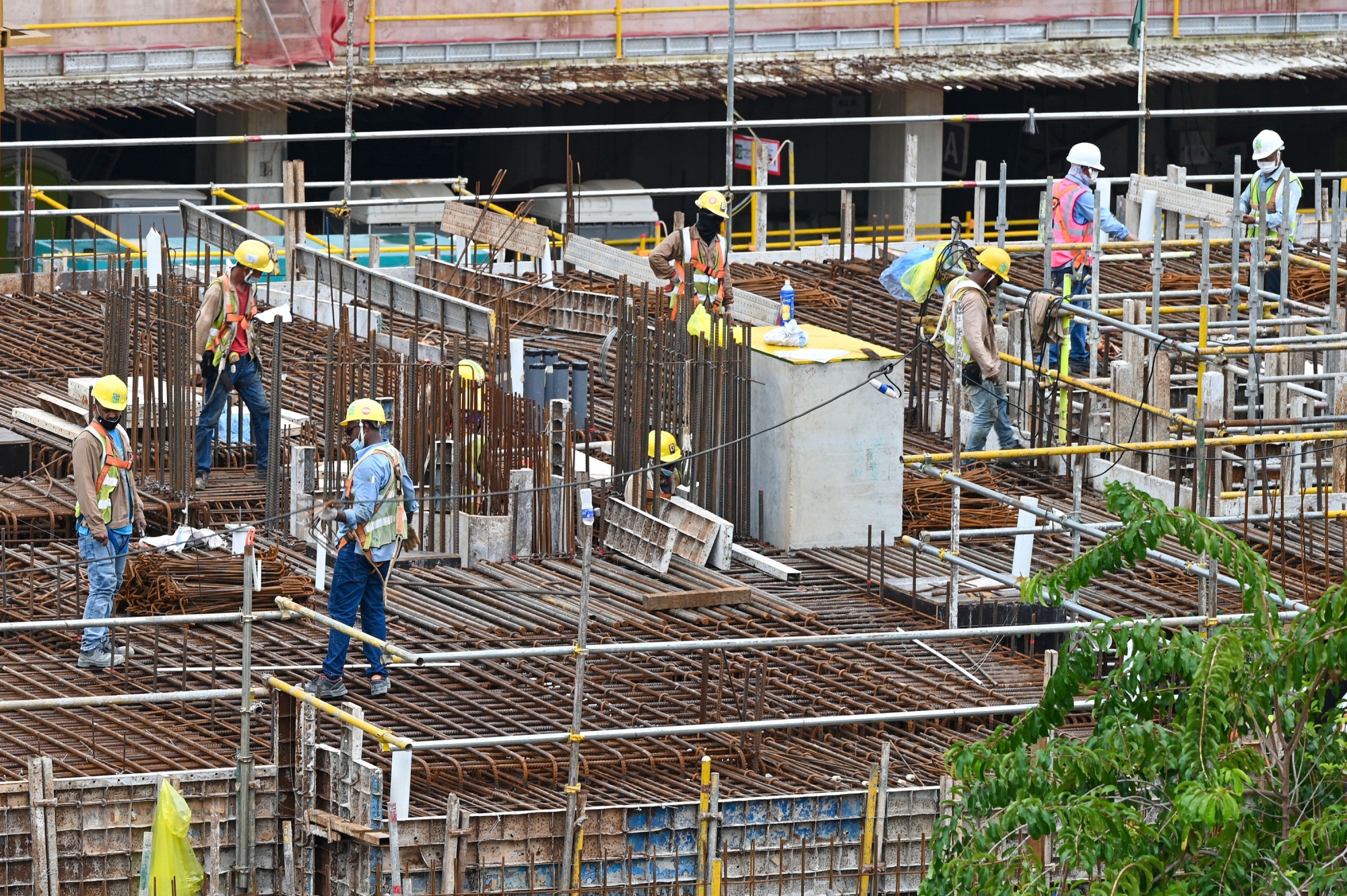 Singapore Aims To Clear Foreign Labor Crunch In Few Months Bloomberg