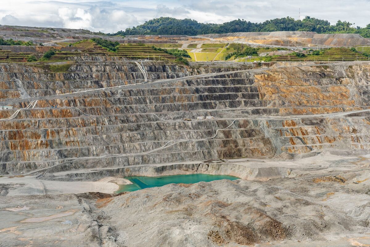 First Quantum Said to Seek Sale of Stake in Giant Copper Project