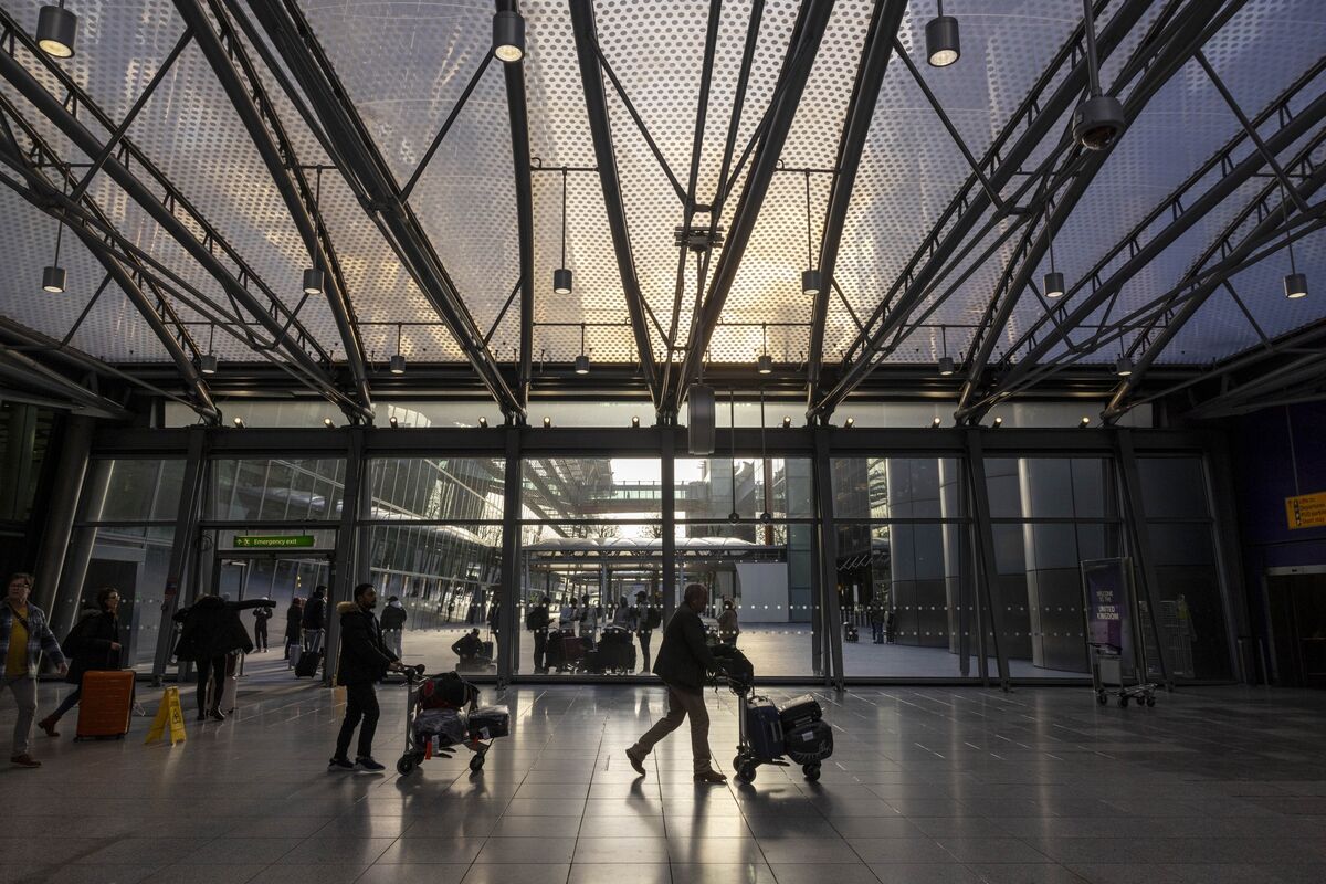 Heathrow Airport Sees More Transfer Traffic as Flyers Avoid Gulf