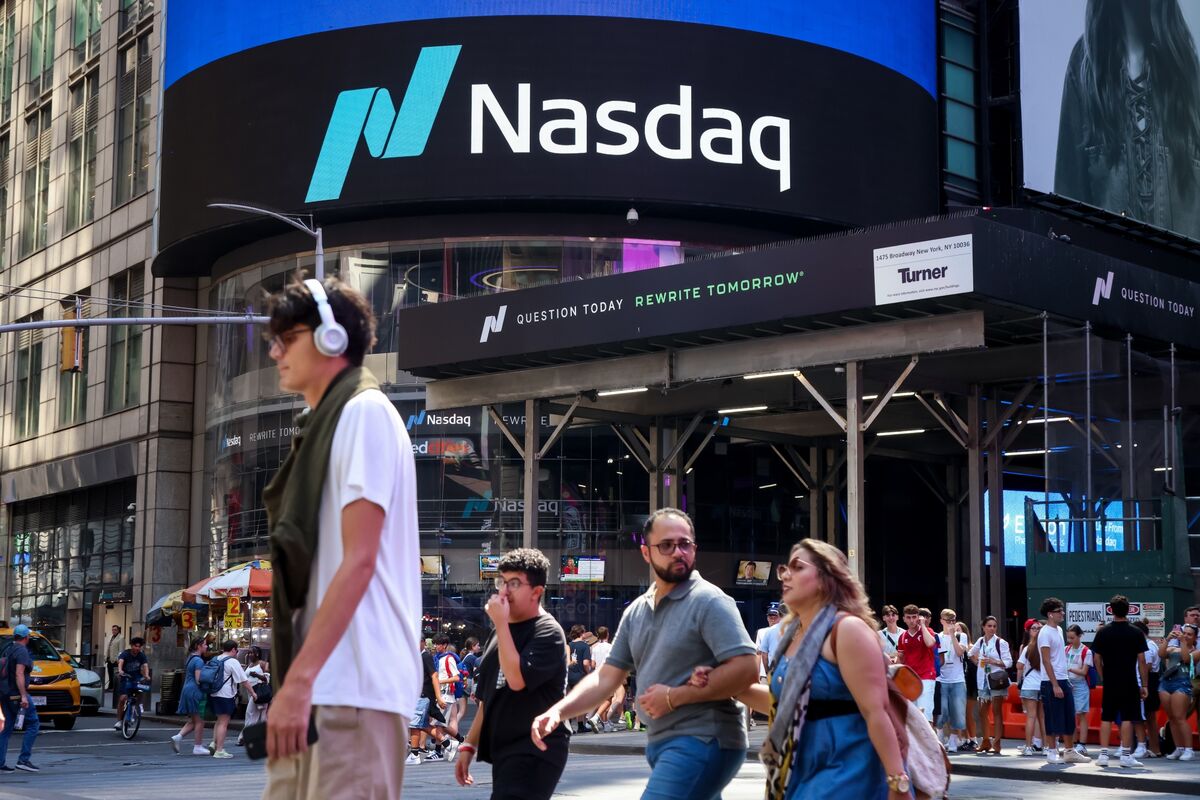 Nasdaq Seeks Rule Change With SEC to Trade Tokenized Stocks - Bloomberg