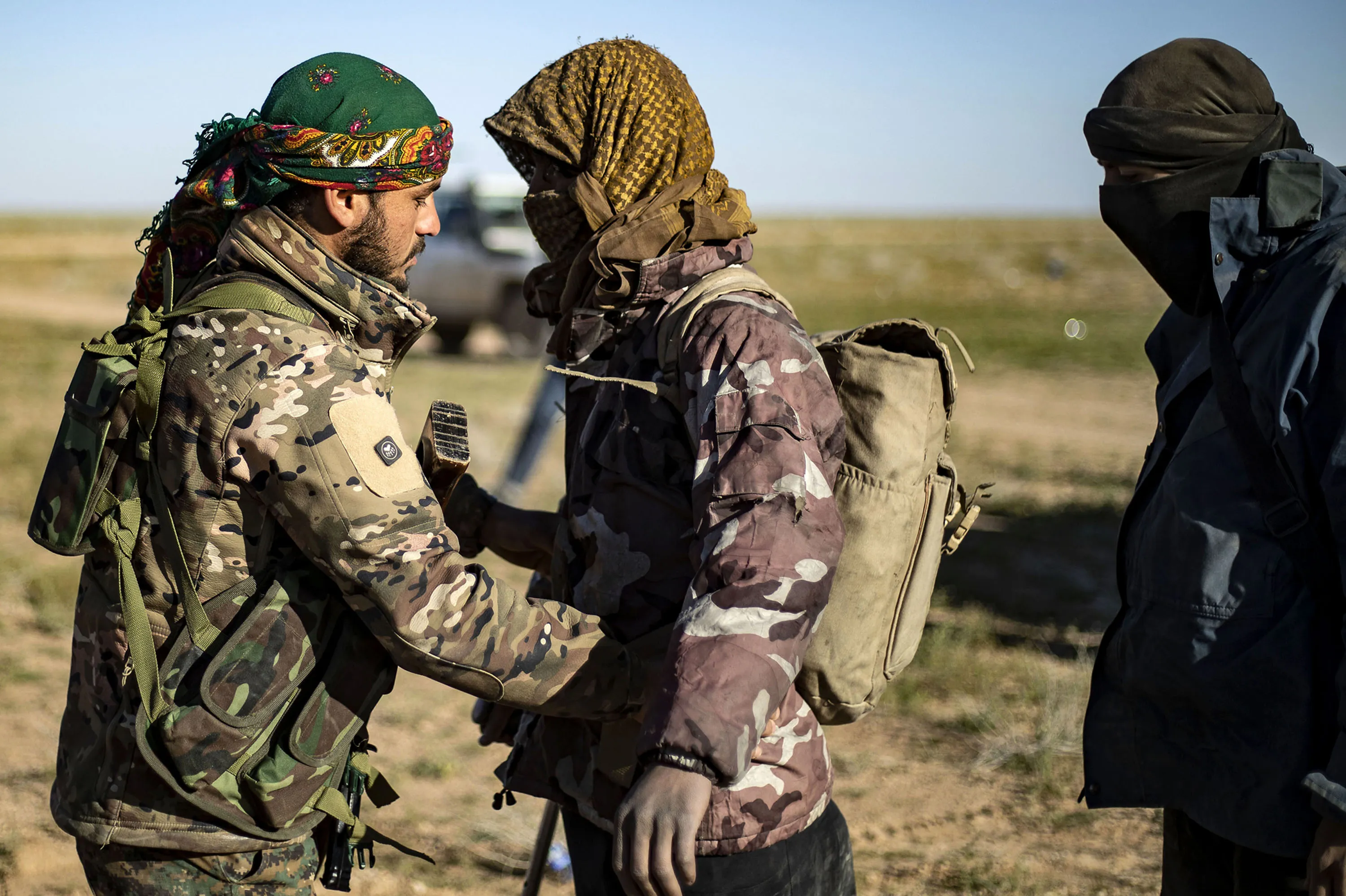 Isis soldier U.S. Renews Pressure on Europe Over ISIS Fighters Held in Syria - Bloomberg