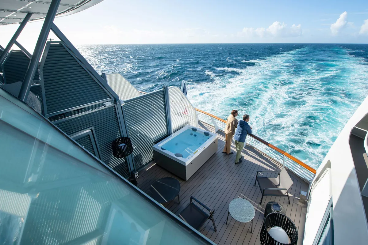 PURSUITS_WEB_Pinault Cruising