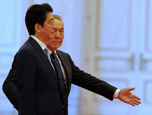 Shinzo Abe and Kazakh President Nursultan Nazarbayev