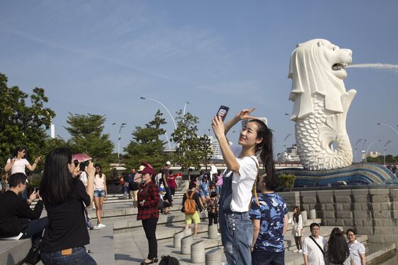 Singapore Braces for 30% Tourism Drop After Virus Outbreak