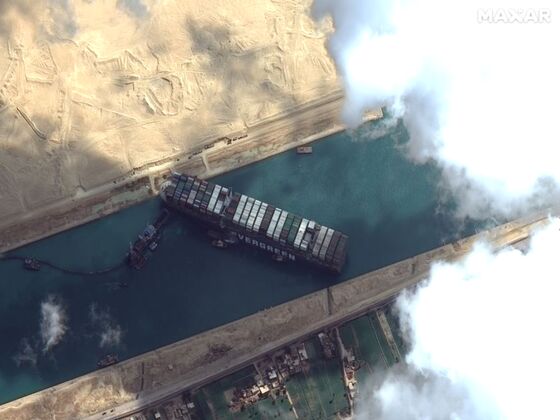 Dislodging the Suez Canal Ship Said to Need at Least a Week