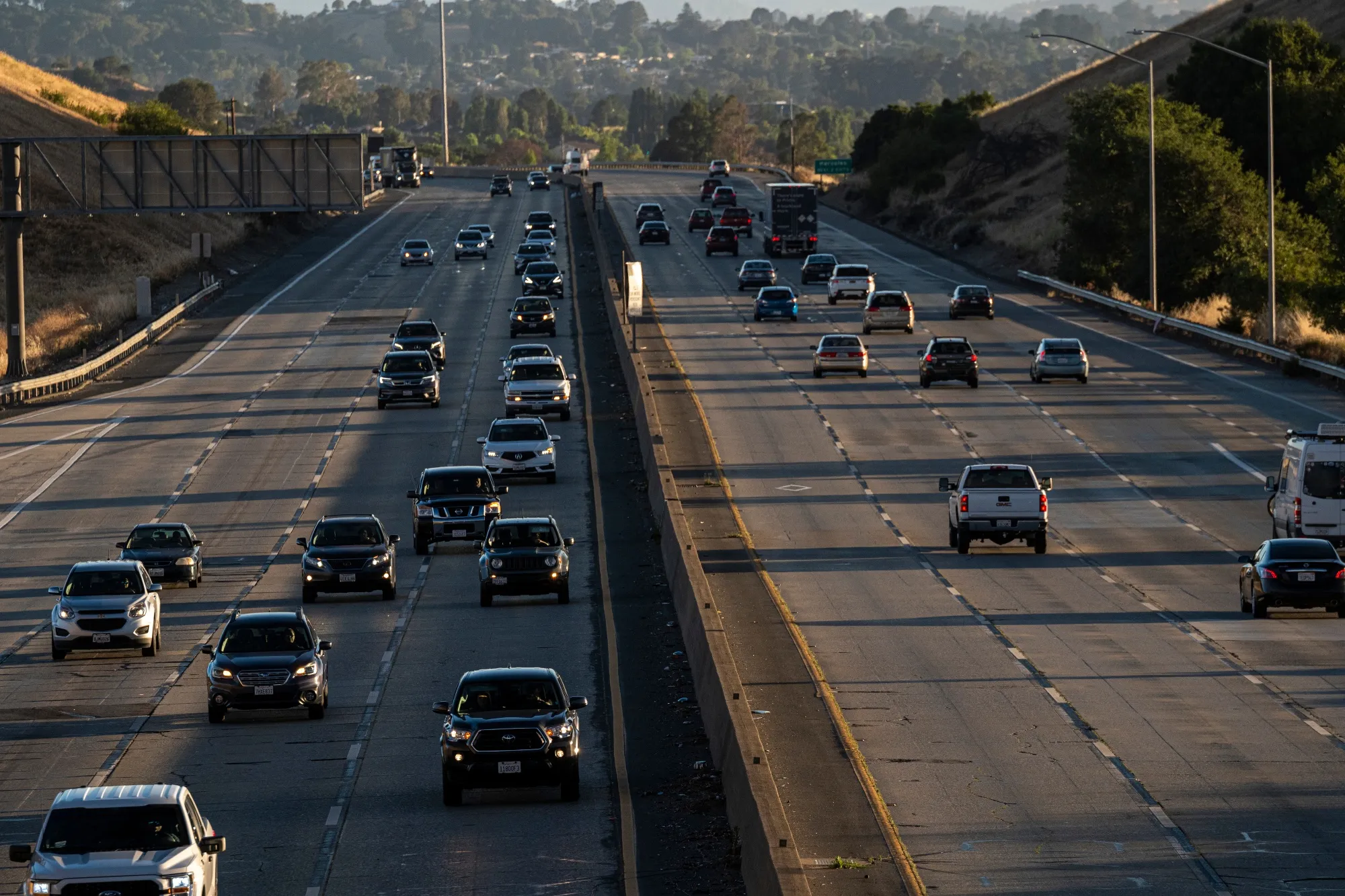 More Americans hit the road last Memorial Day weekend than a year ago.