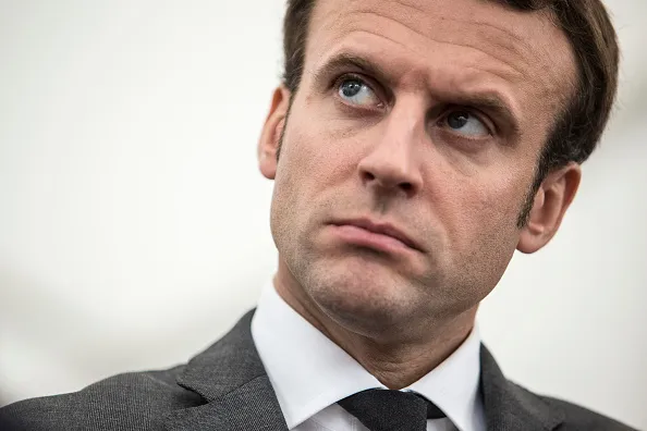 En marche.
