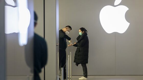 Apple Drops After Warning But Analysts See Short-Term Hit