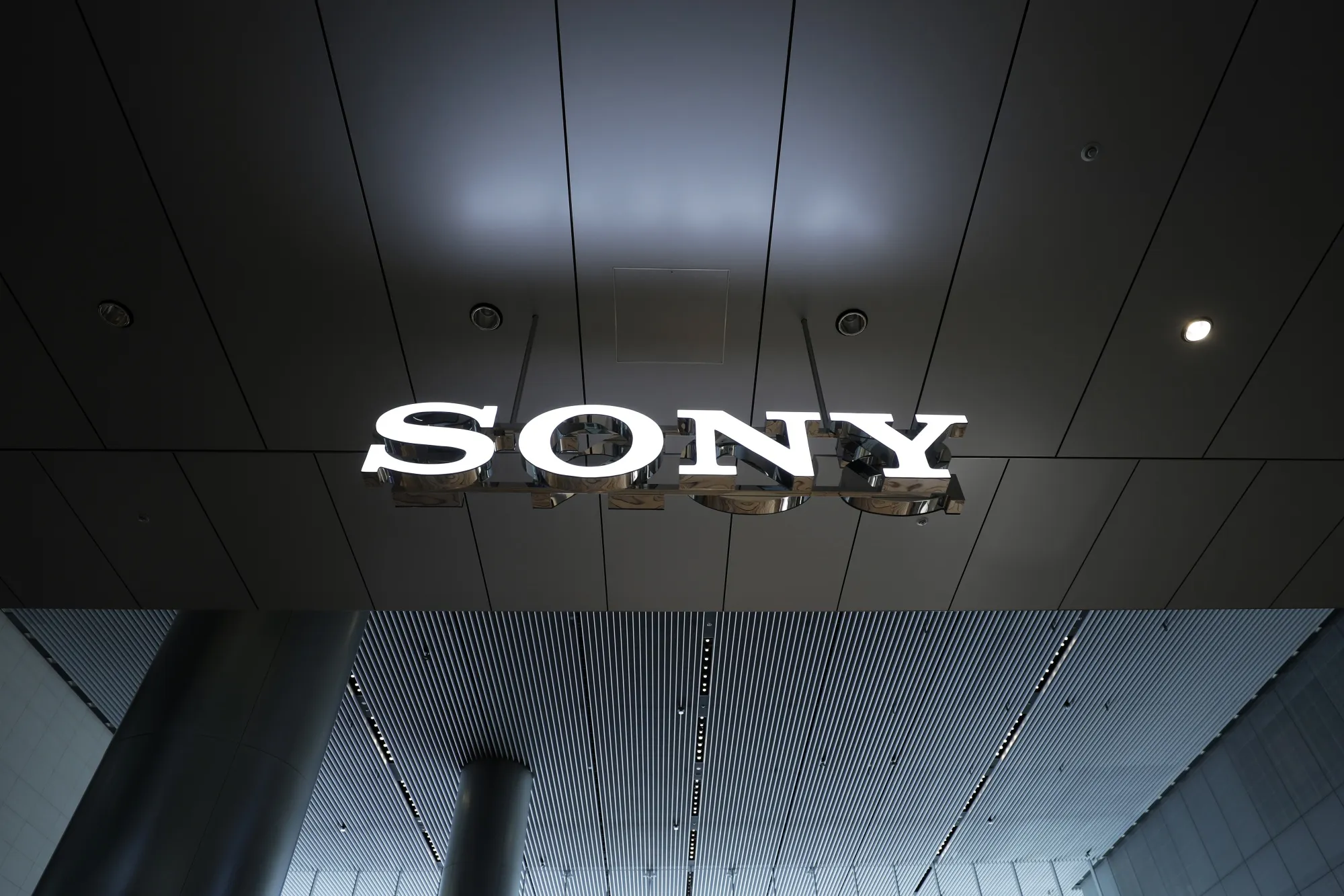 Sony&nbsp;reported operating profit of 138.6 billion yen in the fourth fiscal quarter,