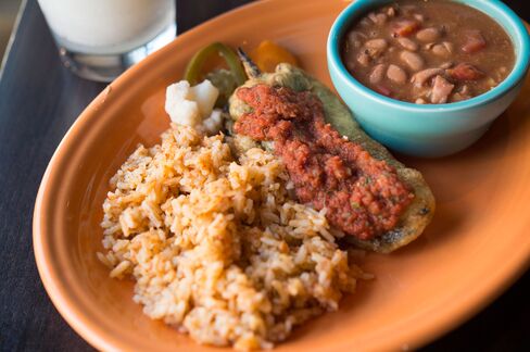 El Original's chile relleno plate.