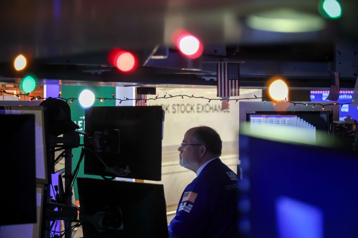 Stocks Drift Before Fed; Netflix Deal Draws Antitrust Scrutiny