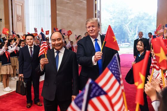 Trump and Kim Shake Hands Before Dinner: Hanoi Summit Update