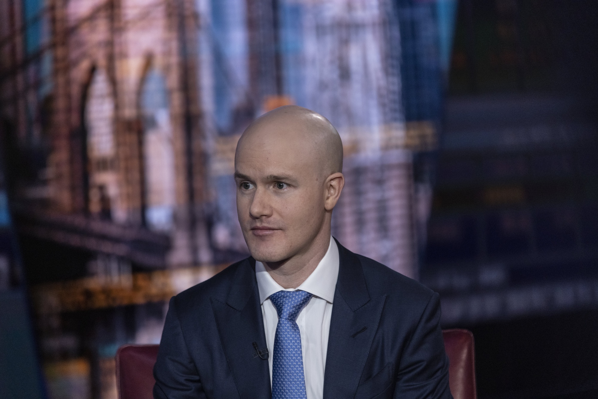 Coinbase CEO Starts Poll on Whether BofA Is Closing Accounts