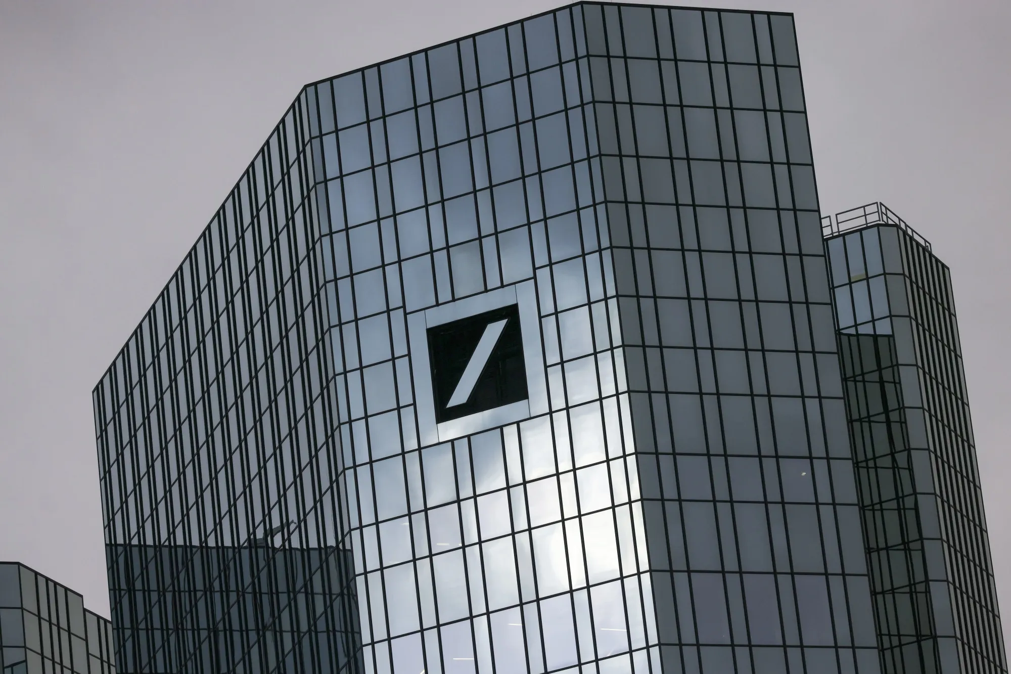 ドイツ証が人員増強を計画、投資銀行業務強化－責任者２人も任命 - Bloomberg