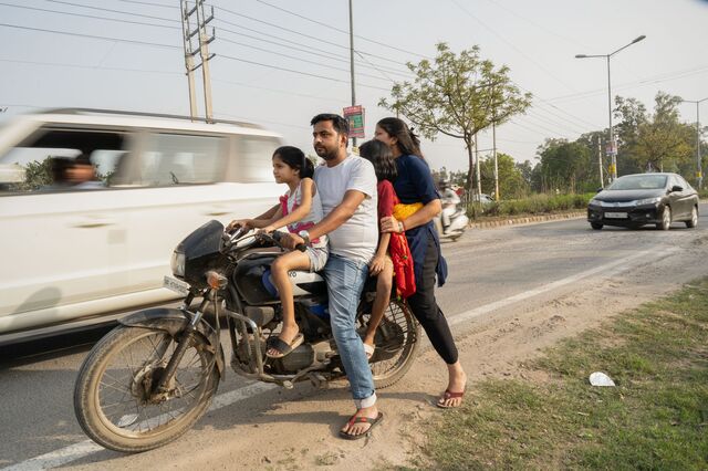 Ravi Kant Sharma with his wife and daughters in Bahadurgarh. According to Pew Research Center, India’s middle class shrank by 32 million people in 2020.