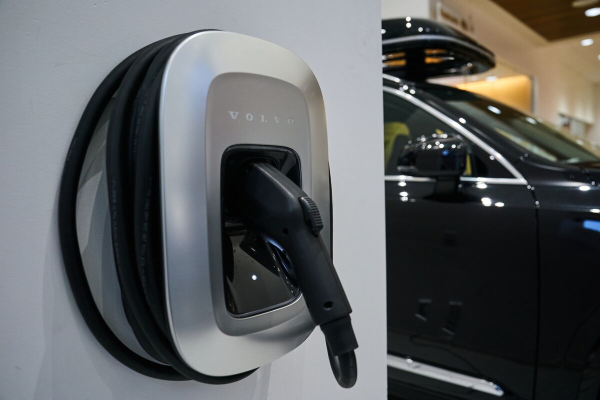 Volvo Car Walks Back Electric Push After Disappointing Demand - Bloomberg
