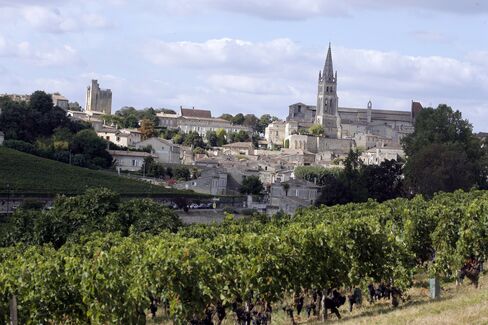 Chateau Angelus ’07 Saint-Emilion Reaches Record After Promotion
