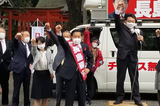 Affluent Tokyo Suburb Shows Why Japan’s Opposition Can’t Keep Up