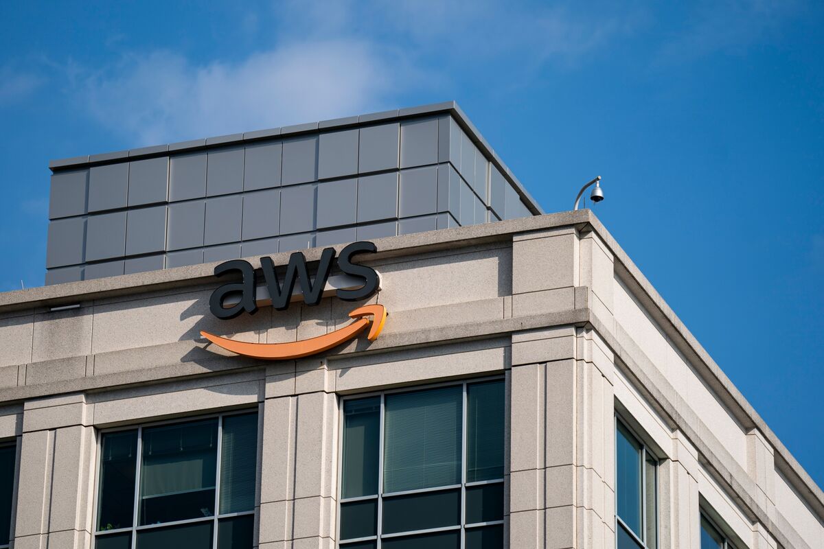 Amazon’s Ailing Stock Needs Booming Cloud Growth to Revive Rally